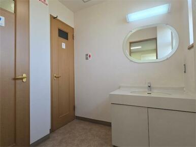 １階トイレと手洗い場です。