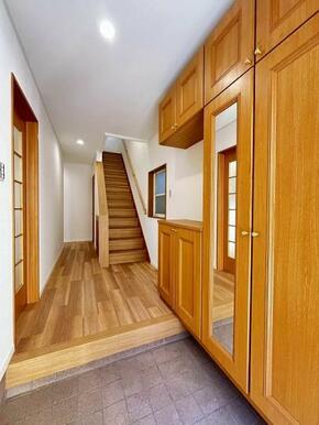 「玄関」大容量の靴箱がございます。