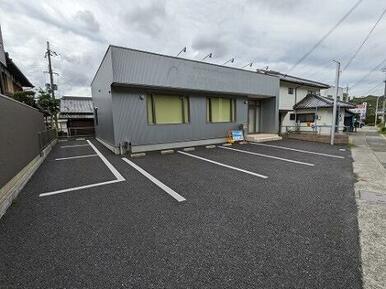 ★敷地内に複数台駐車可能です★