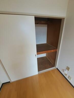 洋室４帖収納