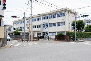 春日中学校