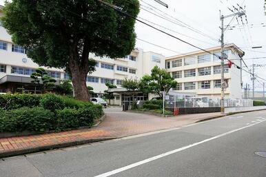 春日小学校