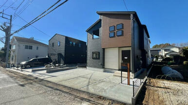 新外観デザイン！3種類のサイディングを組み合わせております！