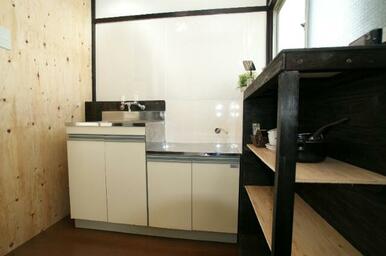 ※写真は別の部屋のものです。