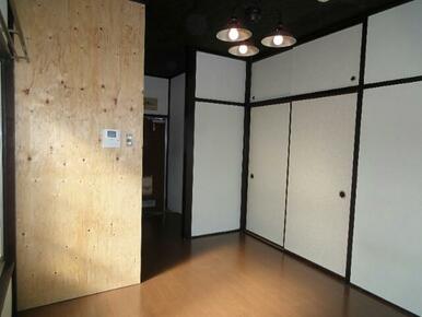 ※写真は別の部屋のものです。