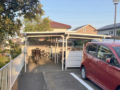 屋根付きの駐輪場（月額無償）空きあります