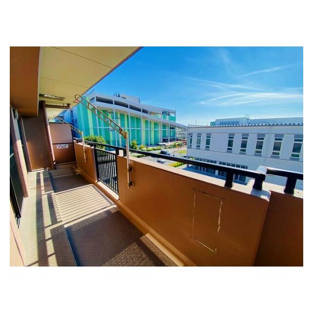 「LDK側バルコニー」広々洗濯物を干すことができます。