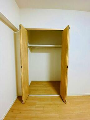 「中洋室」クローゼット開