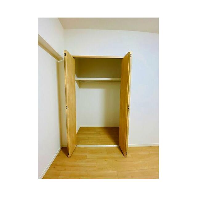 「中洋室」クローゼット開