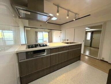 前面キッチンパネルが透明なので見た目と使い勝手◎