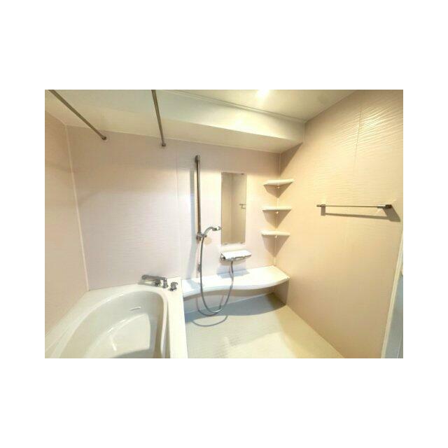 ベンチ型のカウンターや棚があってとても便利(^^)