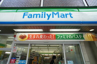 ファミリーマート新宿アイタウン店