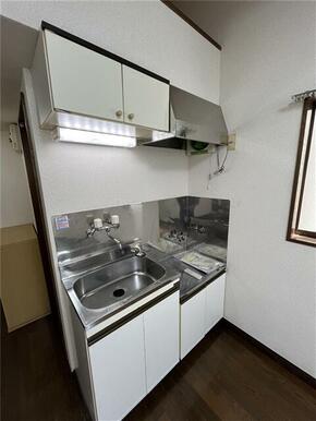 キッチン（ガスコンロ設置可能）