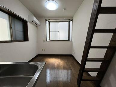 洋室（ロフト付き、角部屋）