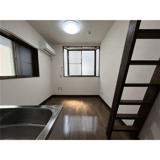 洋室（ロフト付き、角部屋）