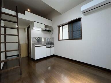 洋室（ロフト付き、角部屋）