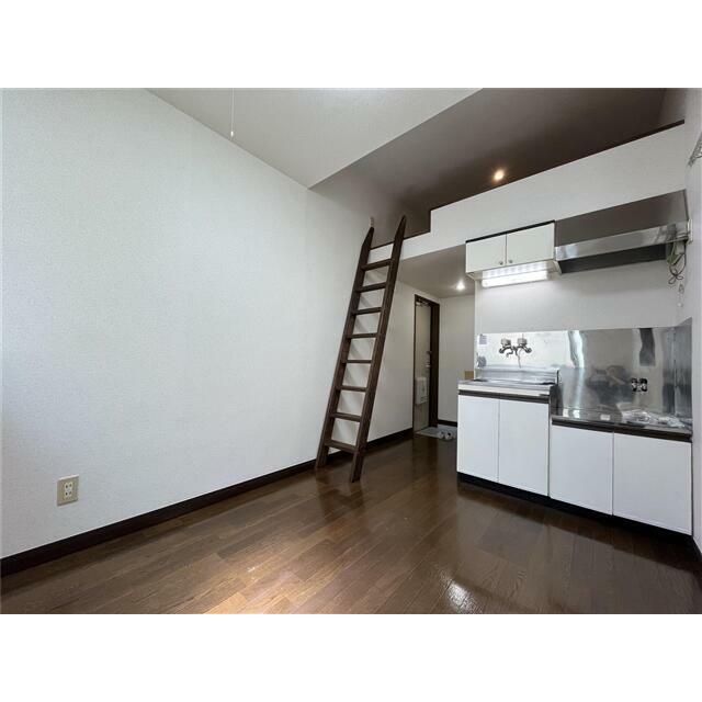 洋室（ロフト付き、角部屋）