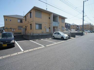 同一敷地内に３棟建築されています！！シャーメゾンタウンへようこそ♪