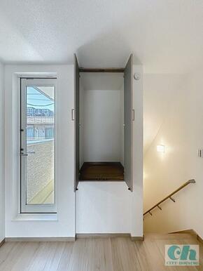 キッチン横にも収納あり！