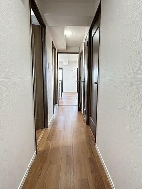 「廊下」クロス張替え済みです。