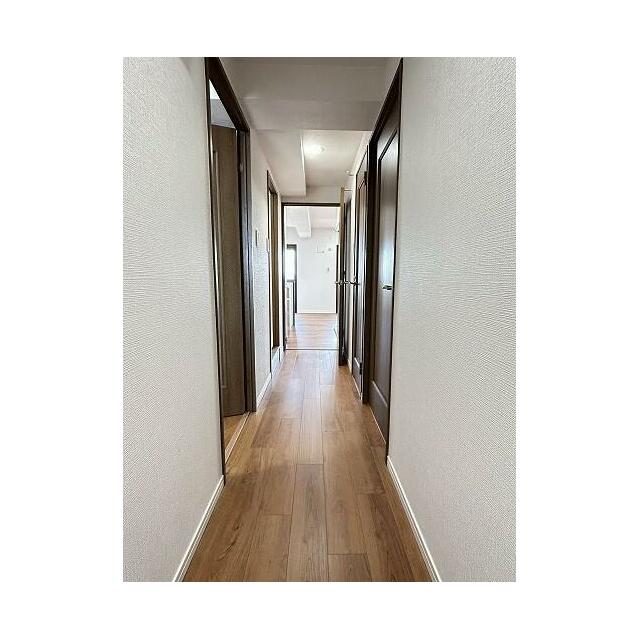 「廊下」クロス張替え済みです。