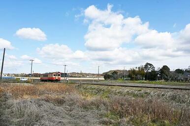 田園風景の中を走るいすみ鉄道がすぐ近く。鉄道ファンにはたまらない風景ですね。