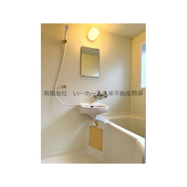 日々の疲れを癒すお風呂付です