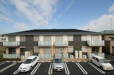 アスファルト舗装済敷地内駐車場有り（※空き要確認）