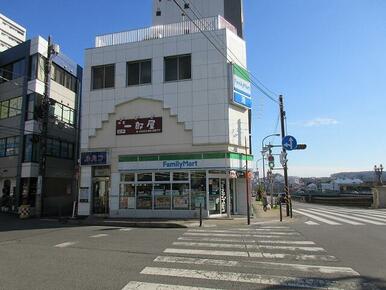 ファミリーマート秦野本町店