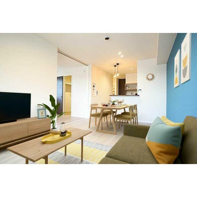 家具はイメージです。対面カウンターキッチンで家族との対話を楽しみながら料理ができます