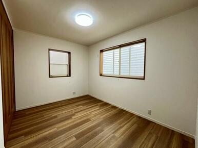 「2階北洋室」2面採光かつクローゼットのあるお部屋です。