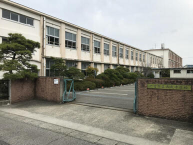 西成中学校