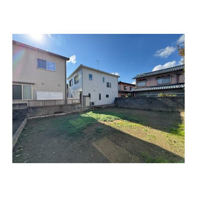 道路から離れた立地は、通行人や車の視線を気にせず、静かで落ち着いた毎日を過ごせます。