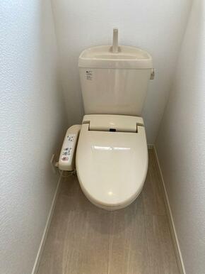 「設備」2階トイレ　クリーニング済みです。