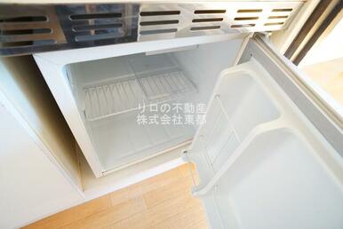 一人暮らしには必要不可欠なミニ冷蔵庫設置済み！