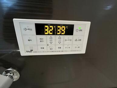 「給湯パネル」追い焚き機能付きです。