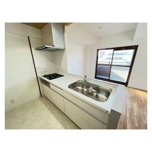 「対面キッチン」お料理をしながら家族の様子も見れます。