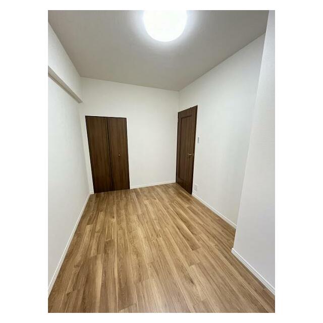 「洋室約5.1帖」窓側からの撮影です。