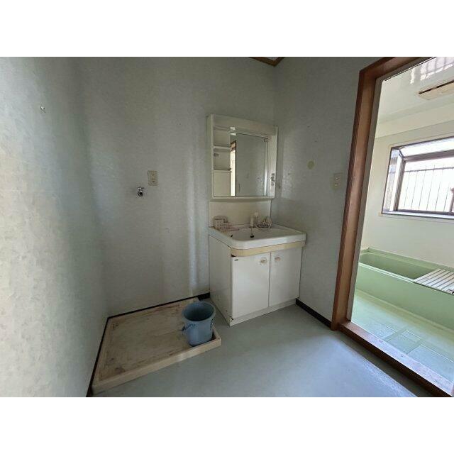 独立洗面化粧台が付いています