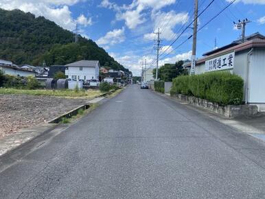 前面道路幅員約７．２ｍのゆとりのある幅員です。