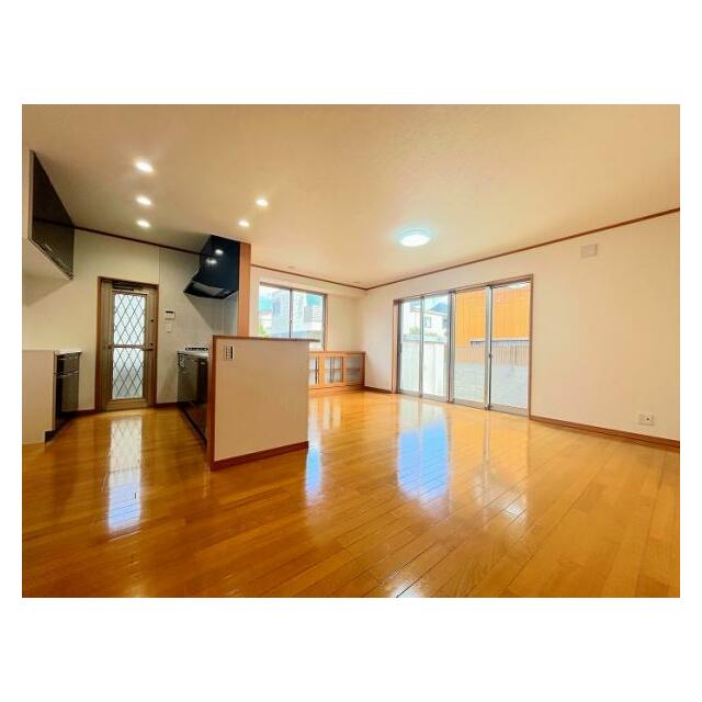 「LDK＿約17帖」採光が多く陽当たり良好です。