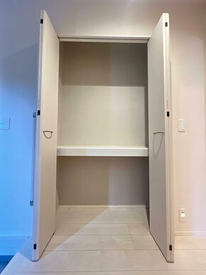 1階廊下収納