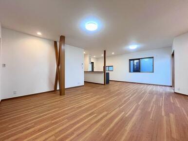 「LDK」窓が多く、明るく開放的です