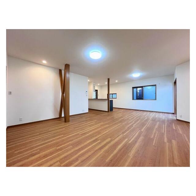 「LDK」窓が多く、明るく開放的です