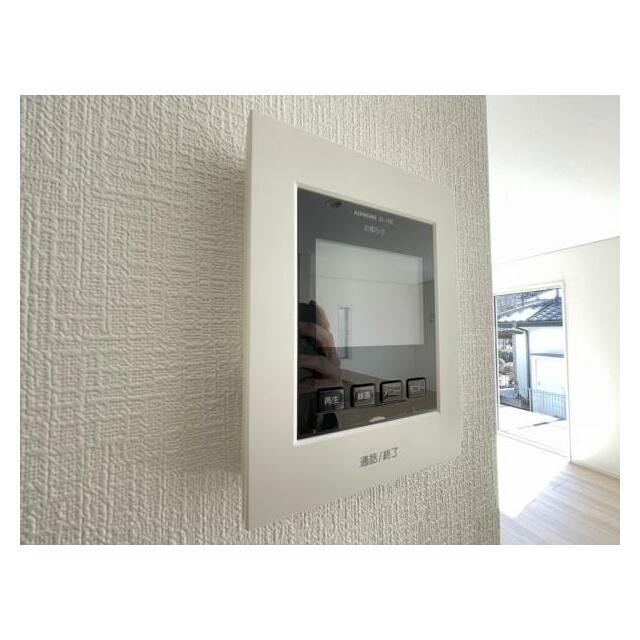 訪問者がひと目でわかるモニター付きインターホンを標準装備。お子さまのお留守番にも安心です！