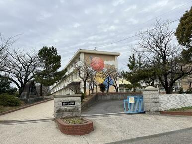 横川小学校　徒歩約１８分