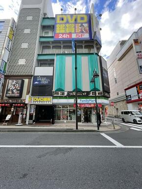 ファミリーマート本厚木駅西店