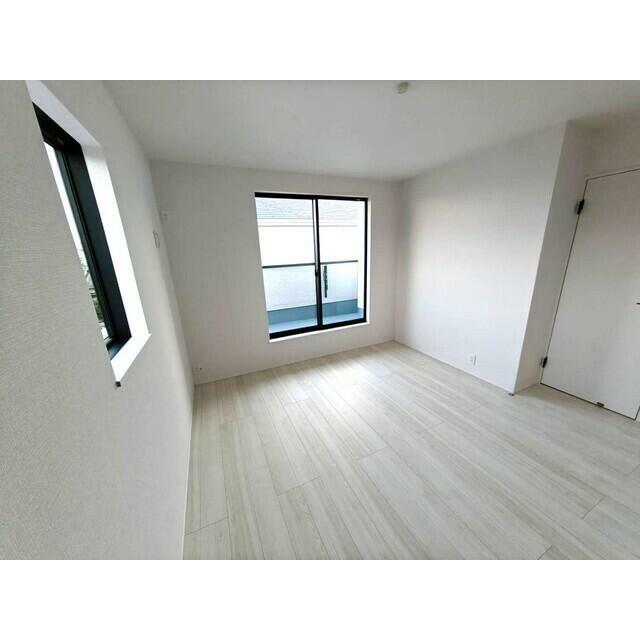 ①号棟 南向きバルコニーのある２階洋室