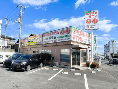 サイゼリヤ石岡店の向かい側です！