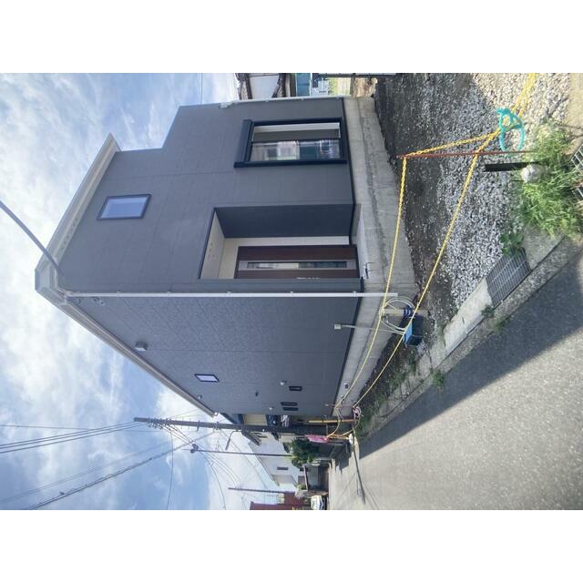 1号棟　前面道路含む外観写真 日を重ねるごとにこの佇まいに愛着が湧いてきそう